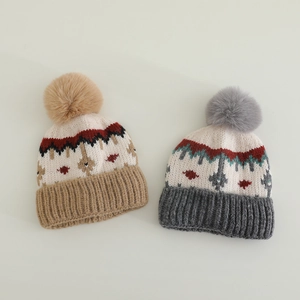 Berretti in maglia con motivo Fair Isle e pompon in pelliccia sintetica invernale