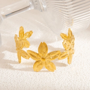 Polished 18K gold-plated stainless steel open cuff bracelet with floral splice design