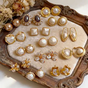 Vintage French Court Style Artificial Pearl Earrings For Women Light Luxury Alloy Rhinestone Studs With Silver Earring Post