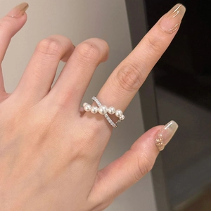 Elegant double-layered crossover pearl ring with zircon micro-paving in silver finish