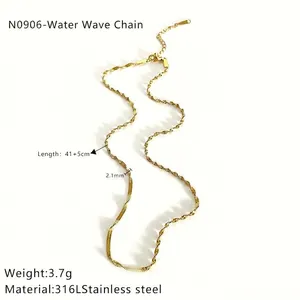 Close-up of 316L stainless steel 18K gold water wave chain with size and weight specs