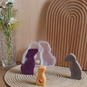 Stampo in silicone per candele a forma di cane con tre figure e dettaglio a cuore