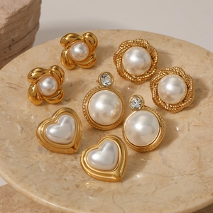 316L stainless steel pearl earring set featuring flower and heart shapes on marble tray