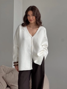 Gilet en maille blanche à col en V avec coupe ample et style vintage pour femme