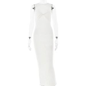 Vue détaillée d'une robe en maille blanche sans manches avec un nœud élégant