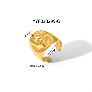 Detail view of irregular hammered gold ring with 2.1cm width and 5.9g weight dimensions