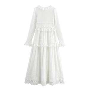 Robe longue blanche en dentelle française à col en V, manches longues et volants