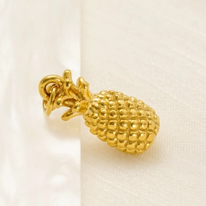 Elegant gold pineapple pendant charm made of high-quality stainless steel for DIY jewelry