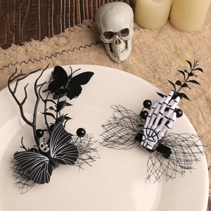 Barrettes d'Halloween gothiques avec papillon noir, tête de mort et main squelette