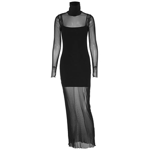 Détail d'un ensemble robe longue en maille noire avec manches longues et doublure