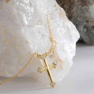 Minimalist S925 silver gold-plated cross pendant necklace with four round zircons