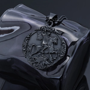 Vintage knight relief round pendant necklace in matte black steel with snake chain