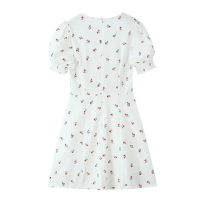 Vintage weißes Kleid mit eckigem Ausschnitt, Puffärmeln und rotem Rosenmuster
