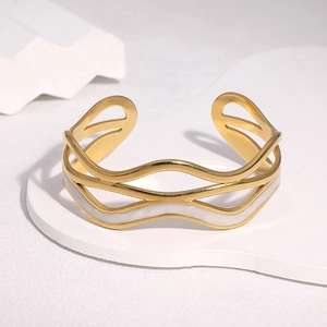 Bracelet jonc minimaliste en acier inoxydable doré 18 carats avec vagues et émail blanc