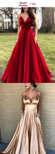 Détails de robes de soirée élégantes en satin à col en V en rouge et or champagne