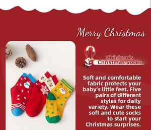 Cinque paia di calzini natalizi in cotone per bambini con motivi festivi di Babbo Natale
