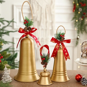 Cloches de Noël en Métal Vintage Ornements à Suspendre Avec Aiguilles de Pin Pommes de Pin Baies Nœud Pour Décor de Fête