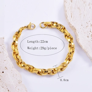 Detail shot of golden chunky chain bracelet with 22cm length and 0.8cm width specs