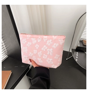 Bolso de tela rosa con bordado floral 3D blanco, neceser elegante y hecho a mano
