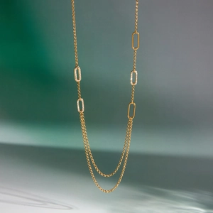Collana doppia in oro con maglie ovali e micro-pave di cristalli bianchi brillanti