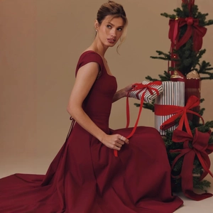 Robe de soirée longue sans manches bordeaux élégante avec col carré et lacets dans le dos