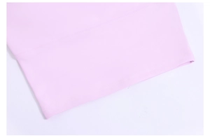 Detailaufnahme der rosa Yoga-Weste mit hochwertigen Nähten und weichem Stoffmaterial