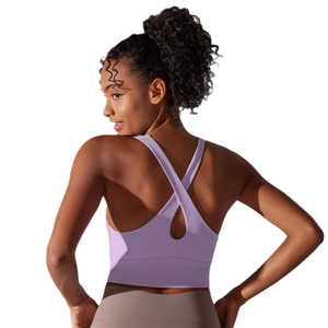 Brassière de sport lavande avec dos croisé ajouré et bande de soutien large