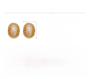 Size and material specifications for gold-tone striped oval pearl earrings in 4.5*3.4cm