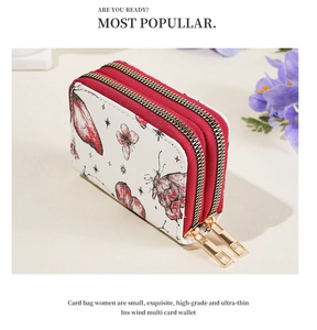 Détail du portefeuille en cuir PU blanc avec motif papillon rouge et double fermeture
