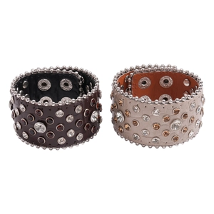 Bracelets punk en cuir avec strass colorés et bords perlés disponibles en deux modèles