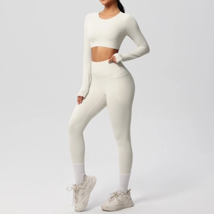 Detail of high-waist yoga leggings with side pockets and cropped long sleeve top set