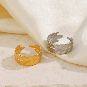 Adjustable stainless steel feather rings in gold and silver finish for women