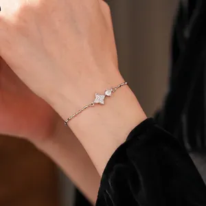 Elegant silver star bracelet for women with zircon inlay on a delicate bead chain