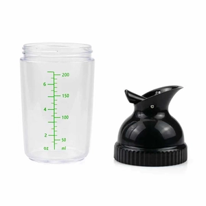 Kitchen squeeze bottle for sauce and oil with green ml and oz measurements, 200ml