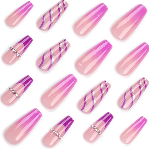 Faux ongles dégradé violet style français avec paillettes argentées et strass brillants