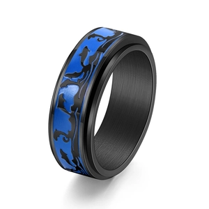 Bague dauphin rotative pour homme en acier titane avec émail bleu et métal brossé noir