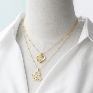 Collana con ciondolo a cuore Mom in oro 18 carati con catena satellite e zirconi lucidi