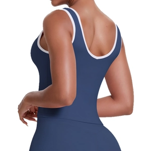 Débardeur de yoga bleu foncé avec bordure blanche contrastée et dos ouvert élégant