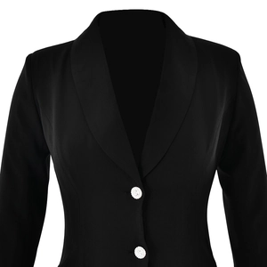 Détail de la robe noire à manches longues avec boutons décoratifs blancs et col châle chic