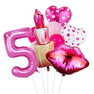 Bouquet de ballons à lèvres et rouge à lèvres roses avec chiffre cinq pour fête