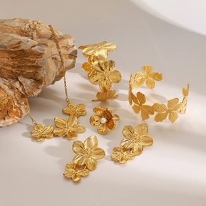 Elegant gold stainless steel flower jewelry set with pearl ring and zircon earrings
