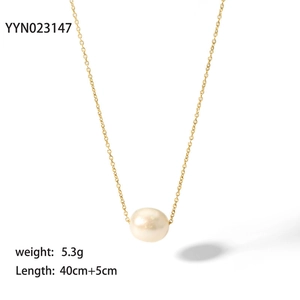 Detail view of 5.3g baroque pearl necklace with 40+5cm golden stainless steel chain