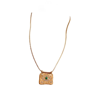 Collier vintage carré en or avec œil maléfique en pierre verte et cristaux sertis