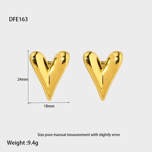Detail view of 16K gold-plated heart studs showing dimensions 24mm by 18mm and Weight 9.4g