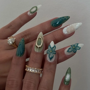 Press On Nails 3D Relief Lily Flower Emerald Green White Almond Shape Elegant Artificial Nails For Women