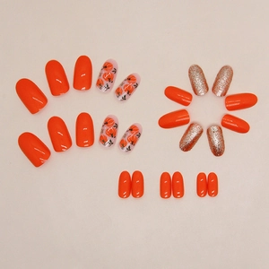 Faux ongles ovales orange avec motifs de citrouille mignons et paillettes dorées
