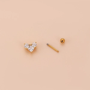 Orecchino a cuore in acciaio inossidabile dorato con tre pietre di zircone e vite