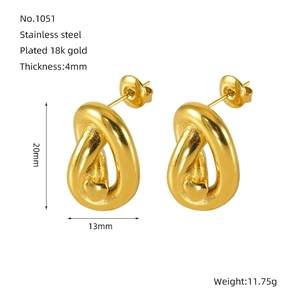 Detailed size specifications for 18k gold plated stainless steel twisted heart earrings