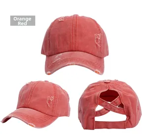 Orange-rote gewaschene Baseballkappe mit elastischer Pferdeschwanz-Öffnung und Distressed-Look