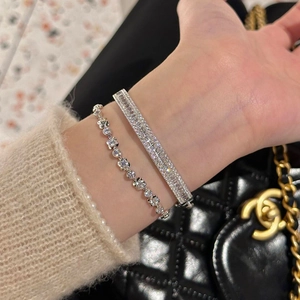 Bracelet jonc géométrique en zircon brillant et bracelet fin argenté pour femme